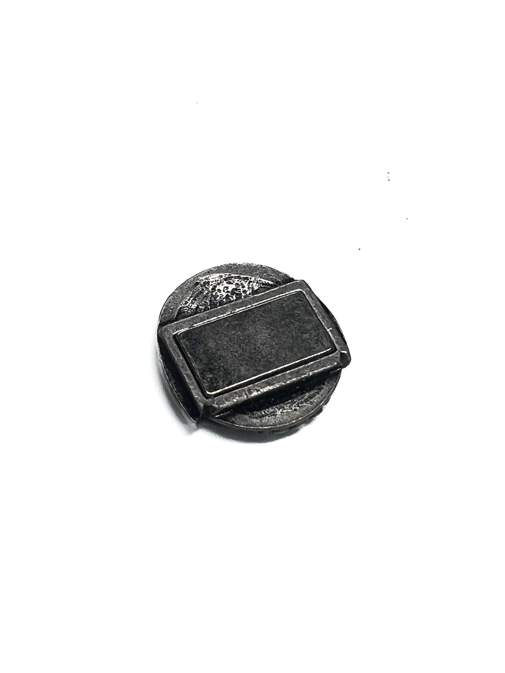 Tin magnet