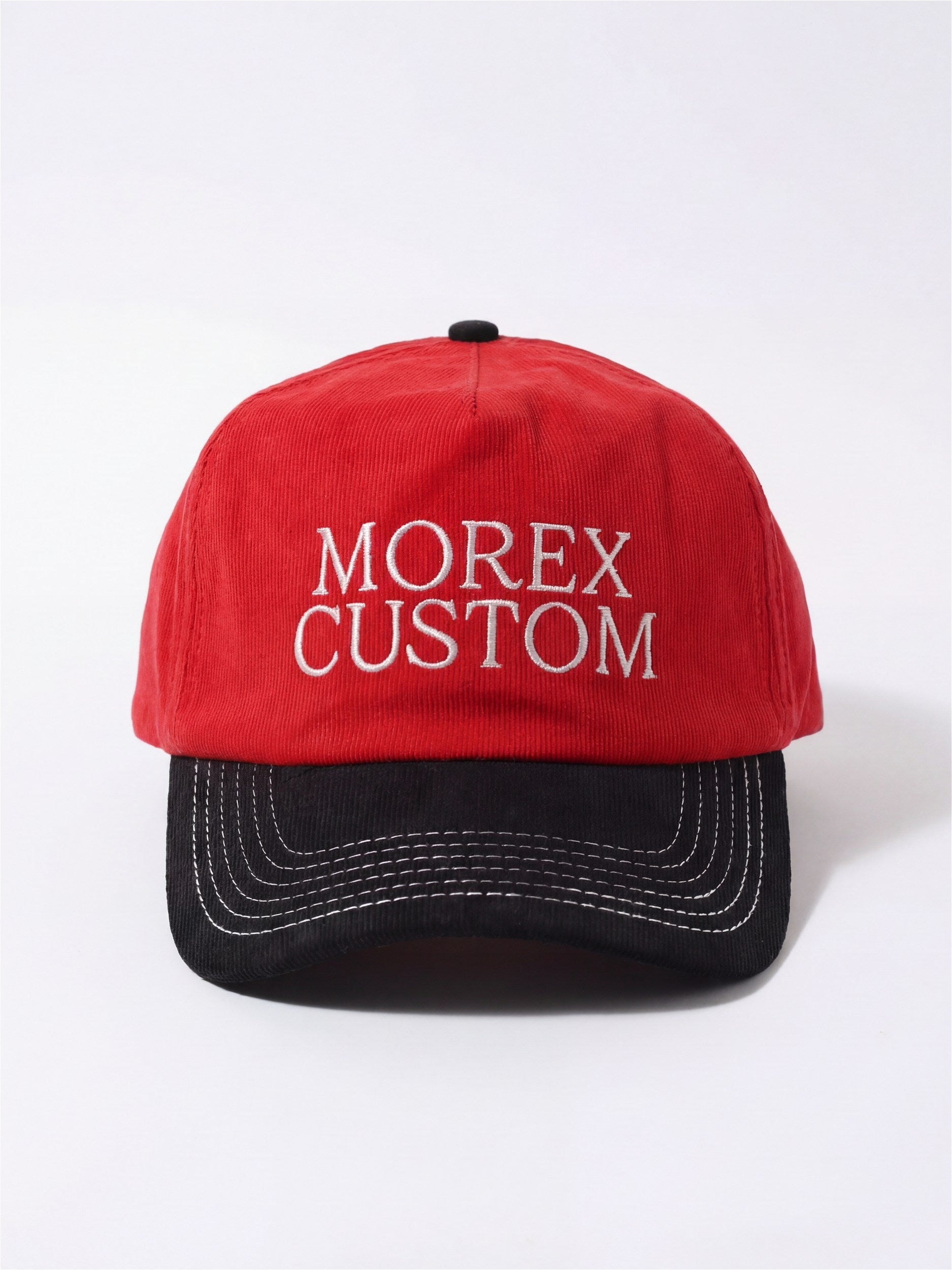 Casquette Morex Custom bicolore rouge et noire avec logo brodé blanc, style moto et lifestyle.