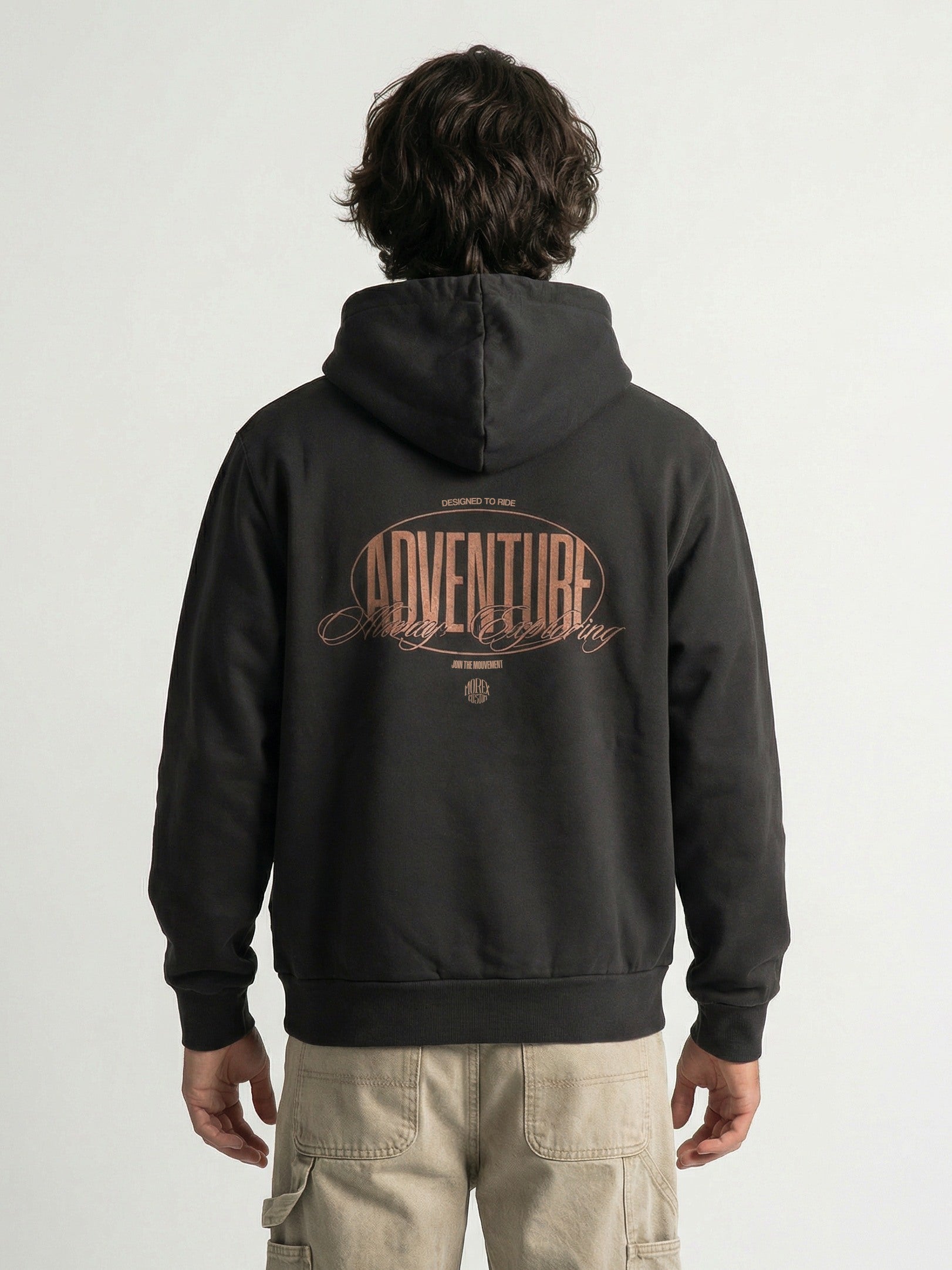 Hoodie Adventure anthracite Morex Custom avec graphisme vintage au dos pour un style lifestyle moto.