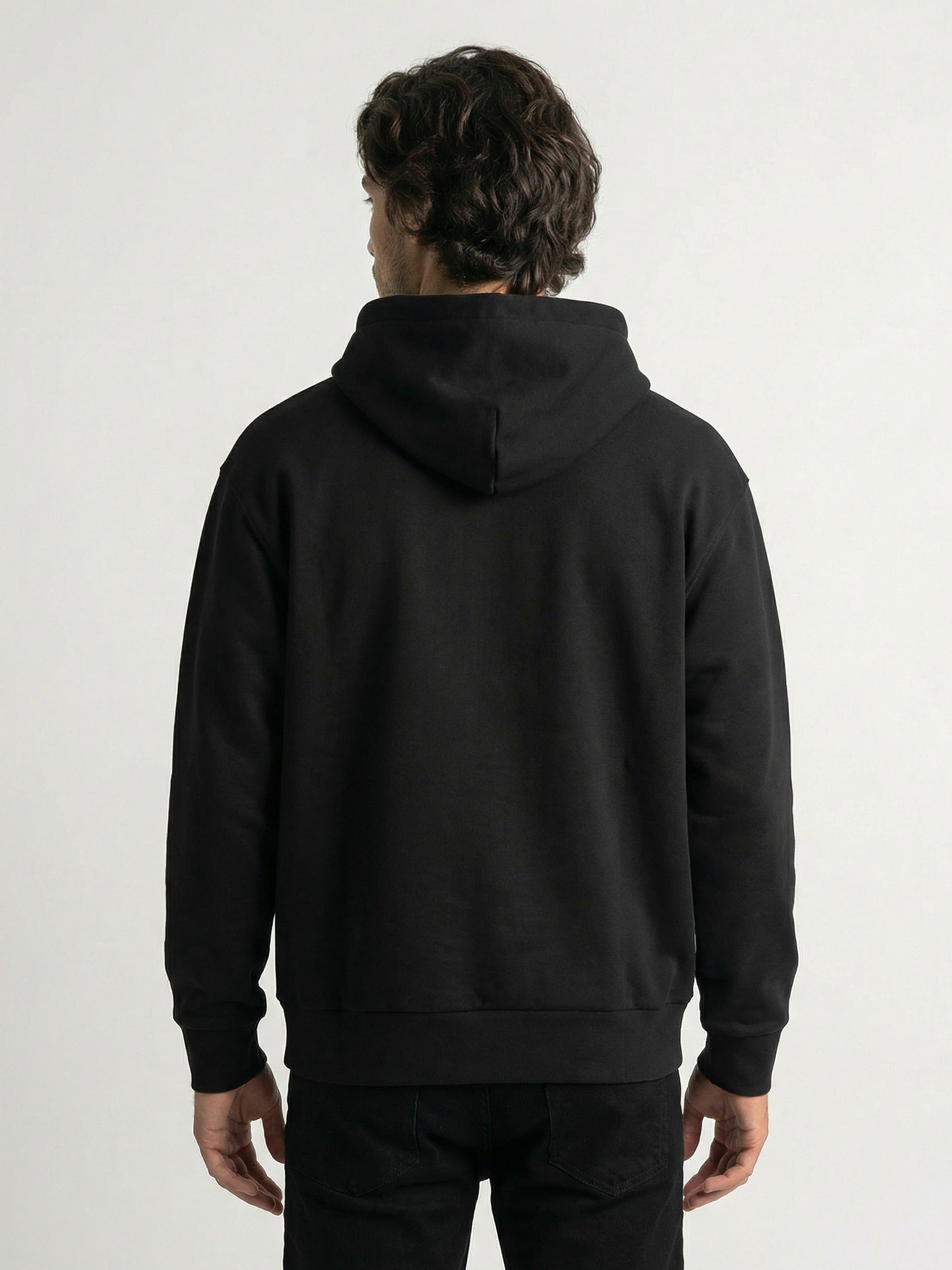 Hoodie noir Morex Custom Rex porté – style vintage riders – logo brodé