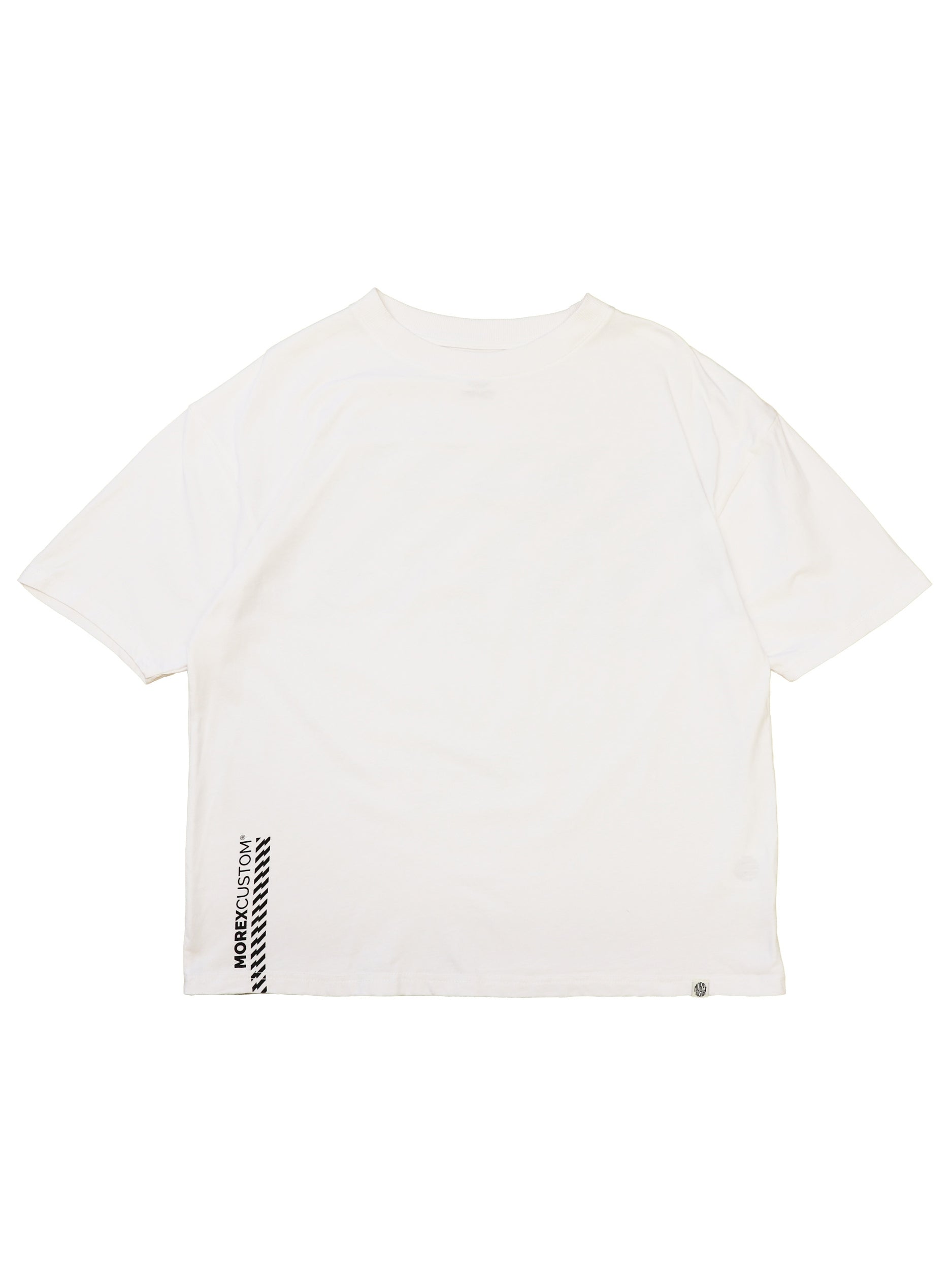 T-shirt blanc Morex Custom de style lifestyle moto avec un petit détail graphique noir et blanc sur le bas gauche.