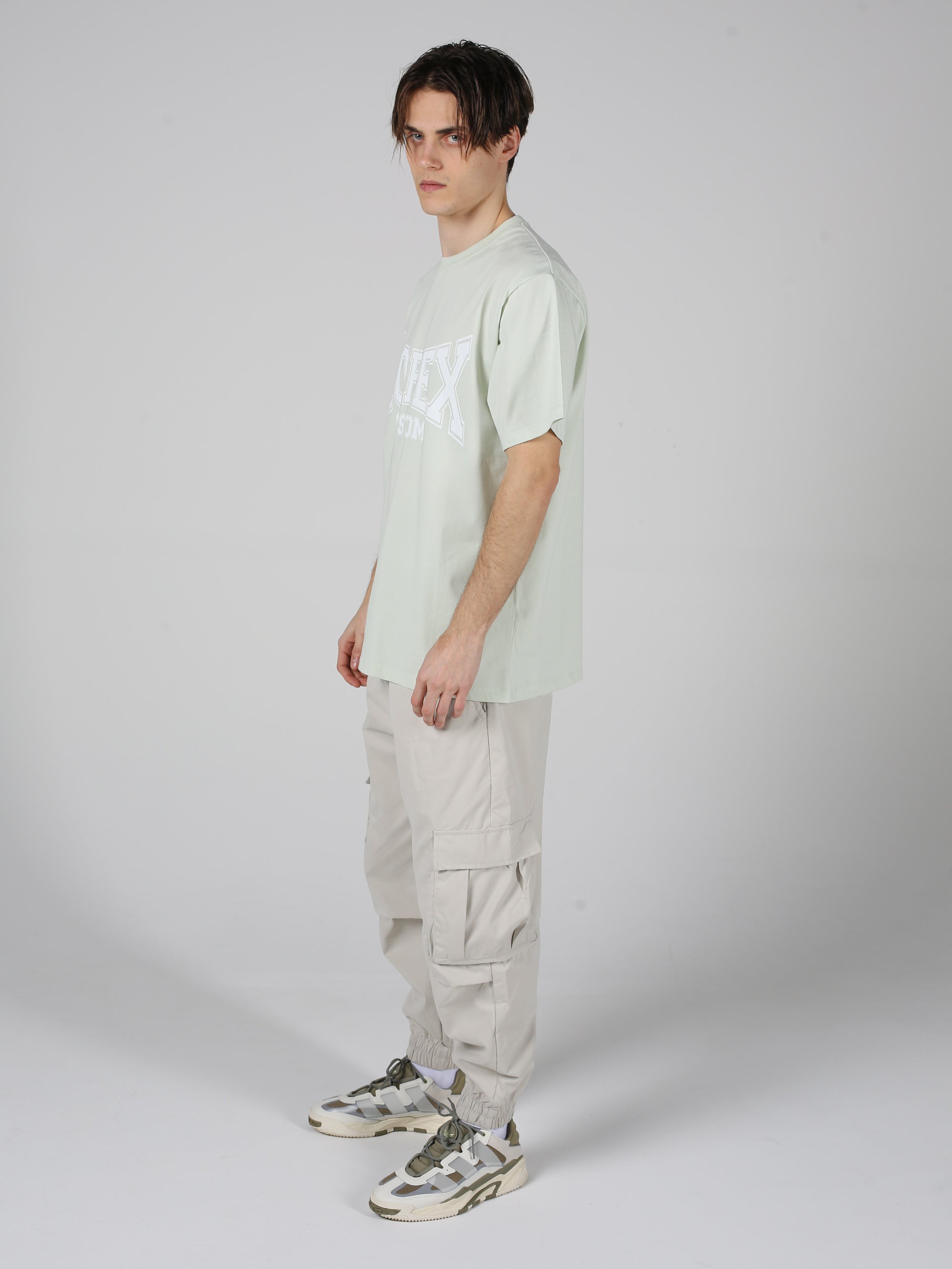 University - T-Shirt