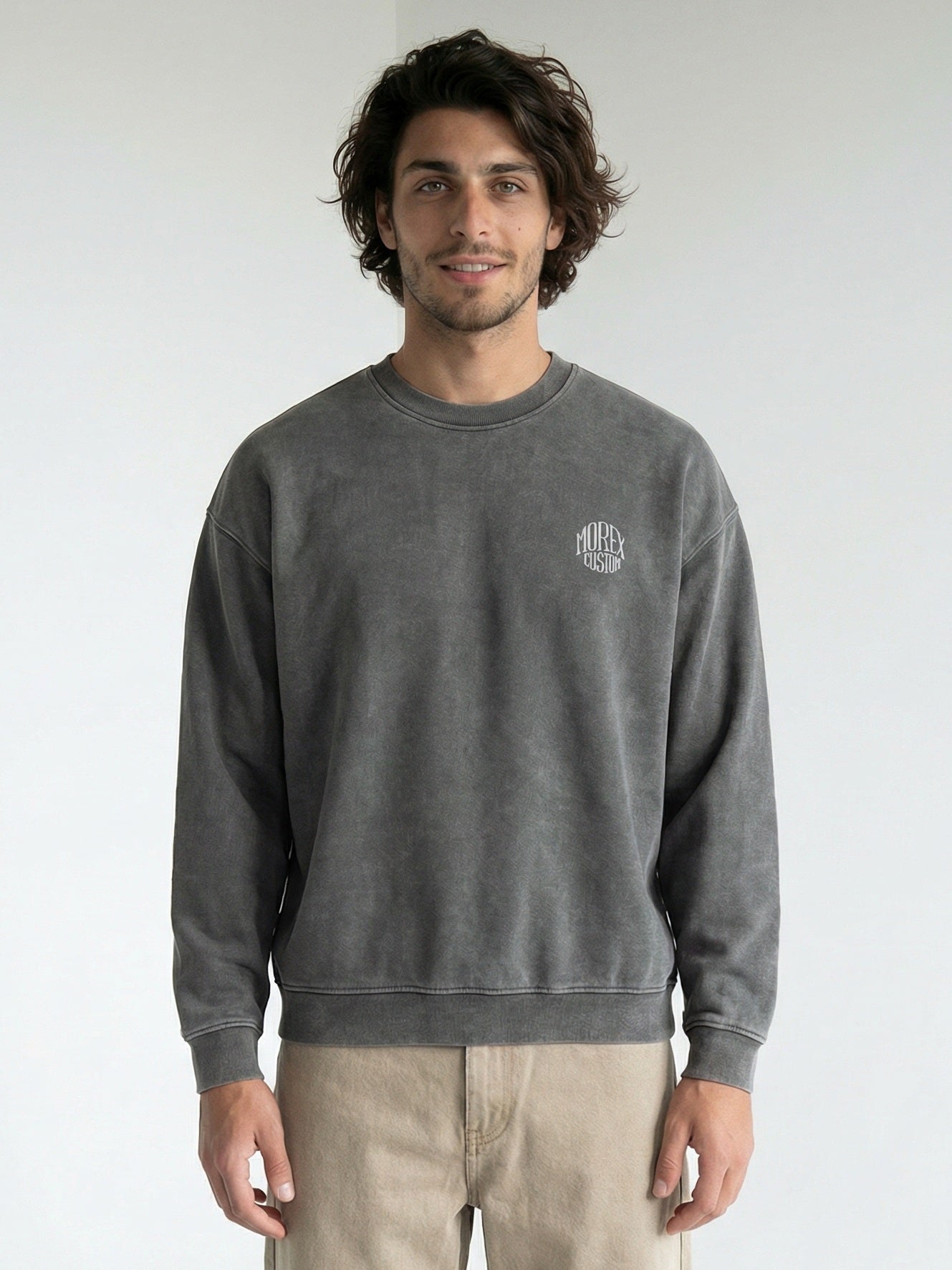 Sweatshirt vintage gris délavé Morex Custom, coupe décontractée pour un style lifestyle et authentique.