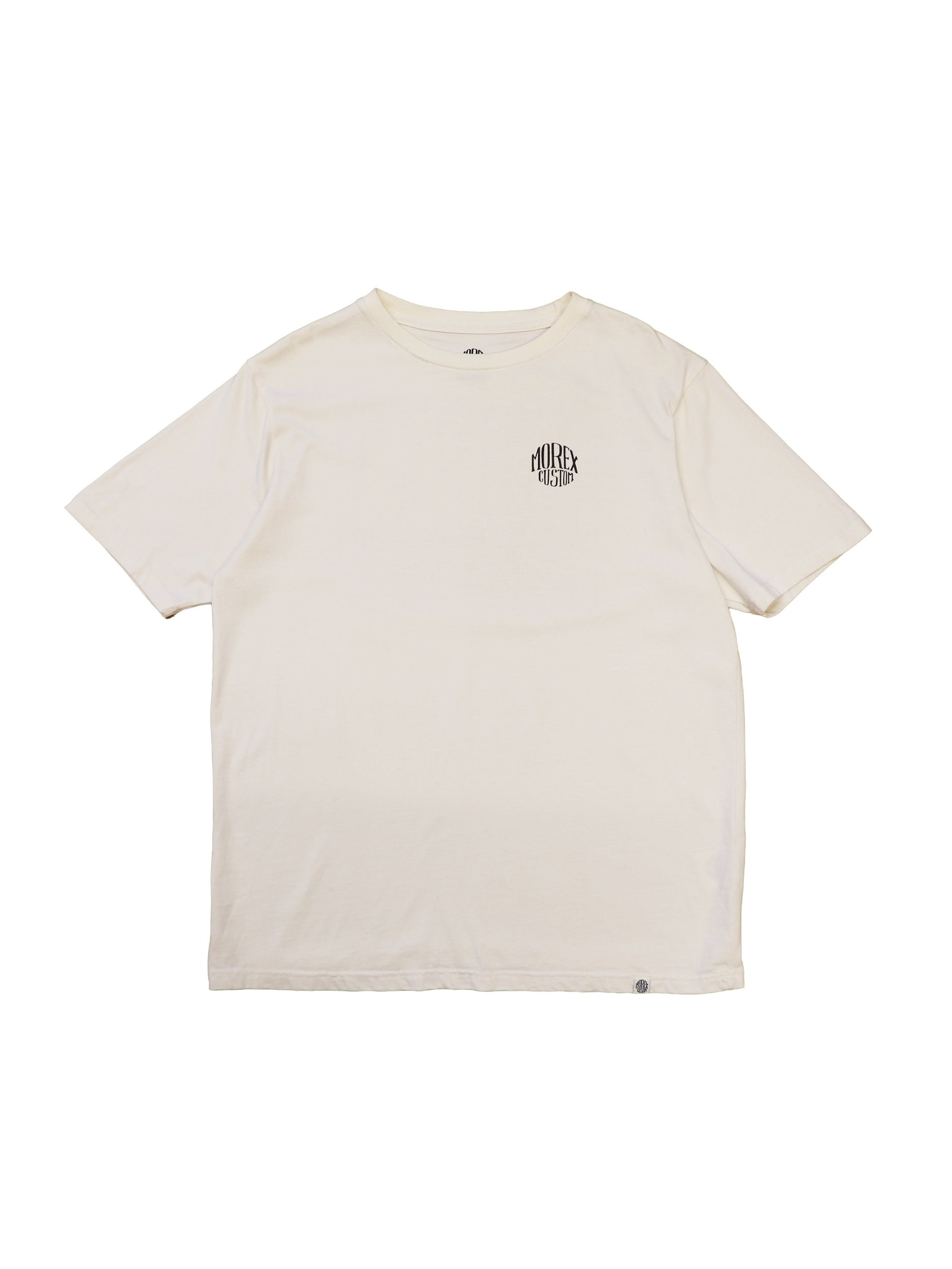 T-shirt blanc cassé Morex Custom avec logo noir discret sur la poitrine, style lifestyle et moto.