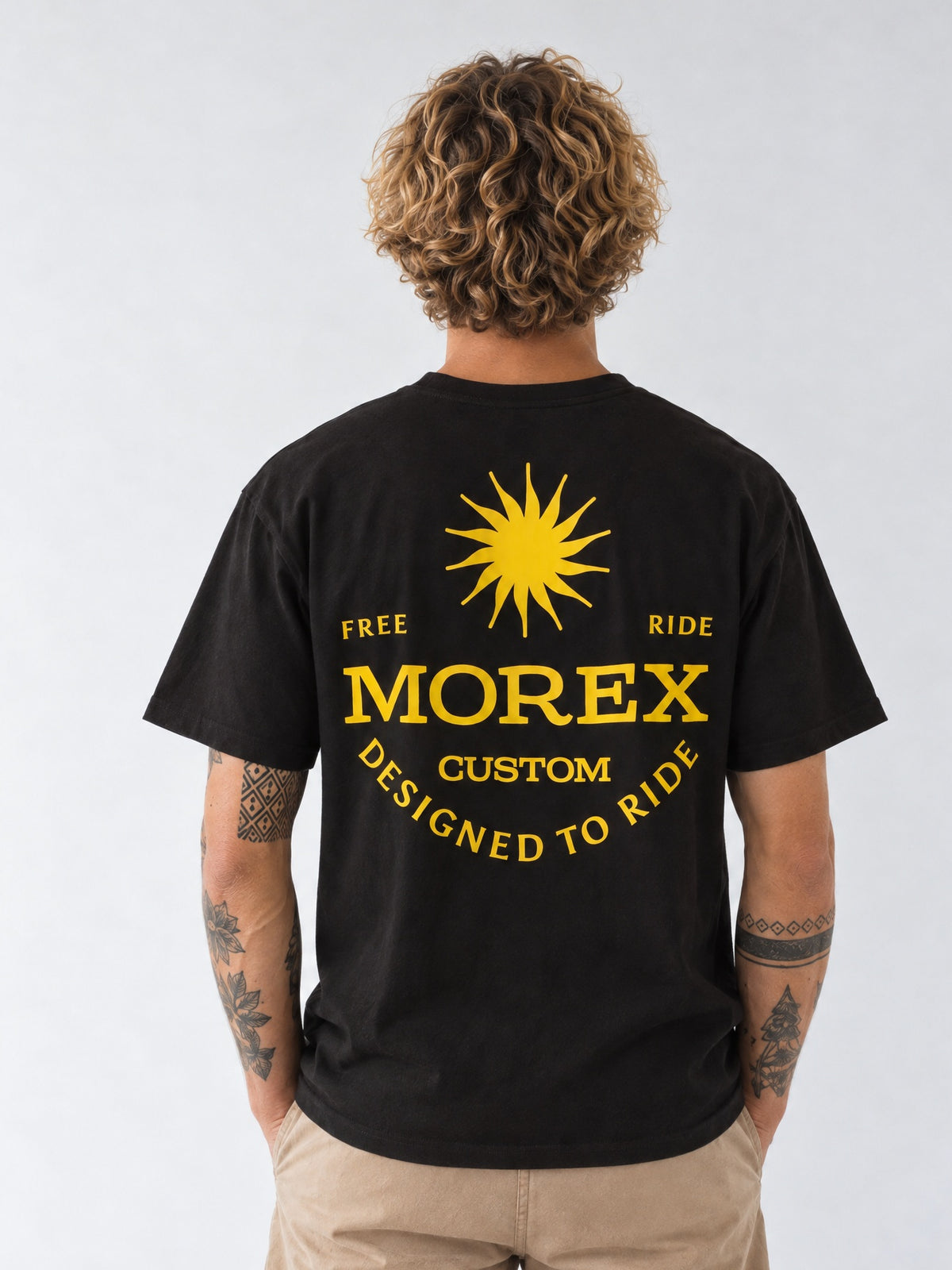 Dos du t-shirt noir Morex Custom pour homme avec logo soleil jaune et inscription Designed to Ride, style motard et lifestyle.