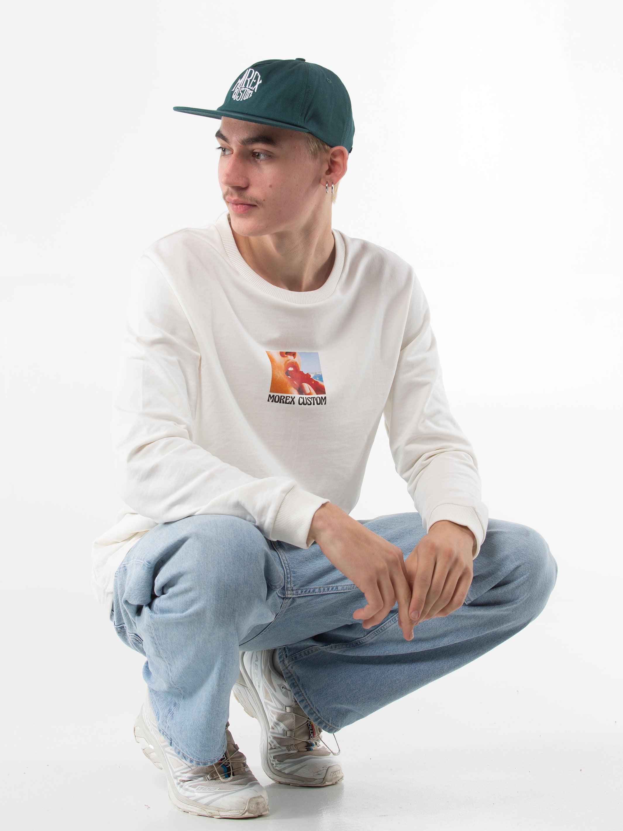 Laisse-toi tenter par le t-shirt manches longues Watermelon, une pièce forte qui capte l’attention. Avec sa coupe regular et son tissu premium en coton 100% Terry 360 GSM, il assure un confort absolu et un tombé structuré.