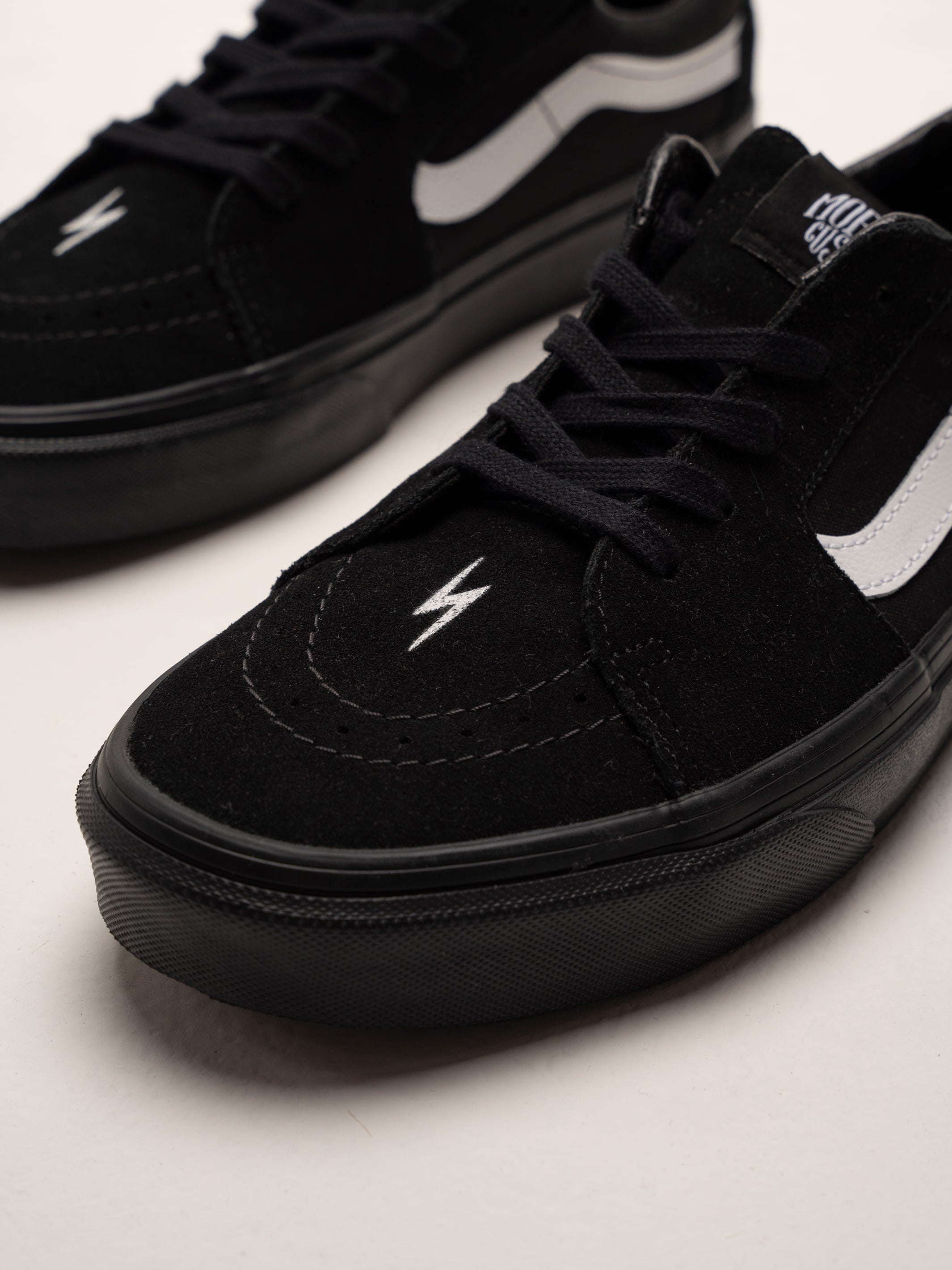 Vans SK8-LOW "POWER SUPPLY" - Noir