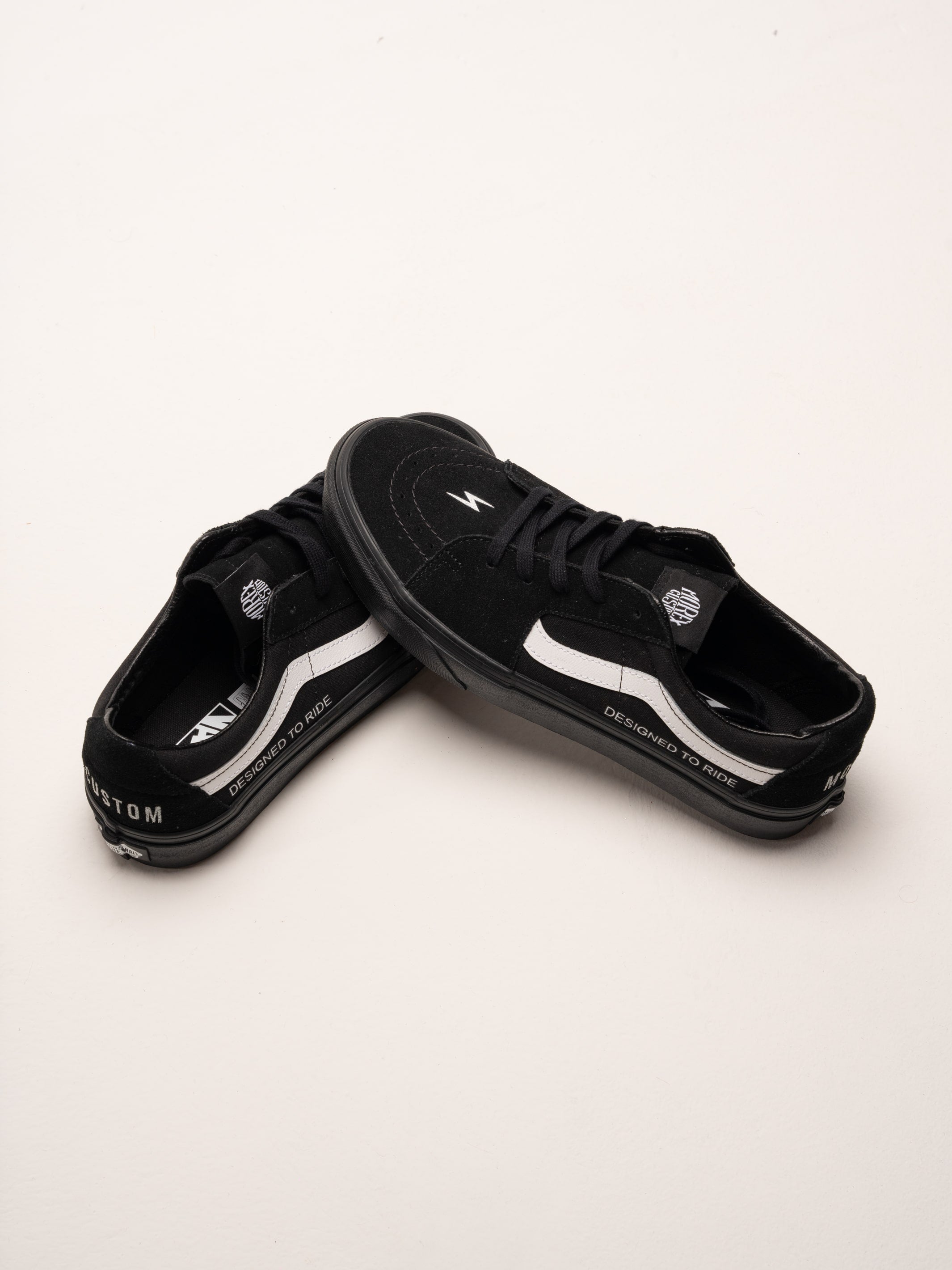 Vans SK8-LOW "POWER SUPPLY" - Noir