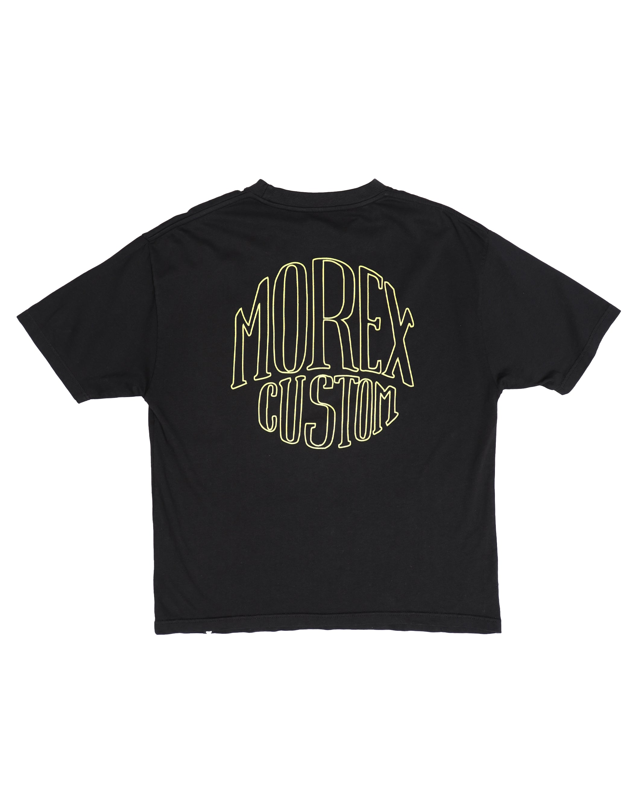 Le t-shirt Morex Custom incarne l’ADN brut et authentique de la marque, conçu pour ceux qui vivent et respirent la culture du ride.

Fabriqué dans un coton ultra épais 260GSM, il offre une qualité premium et un tombé structuré qui renforce son effet oversize. Sa silhouette ample et moderne s’inspire directement de l’univers racewear, pour un look puissant et intemporel.