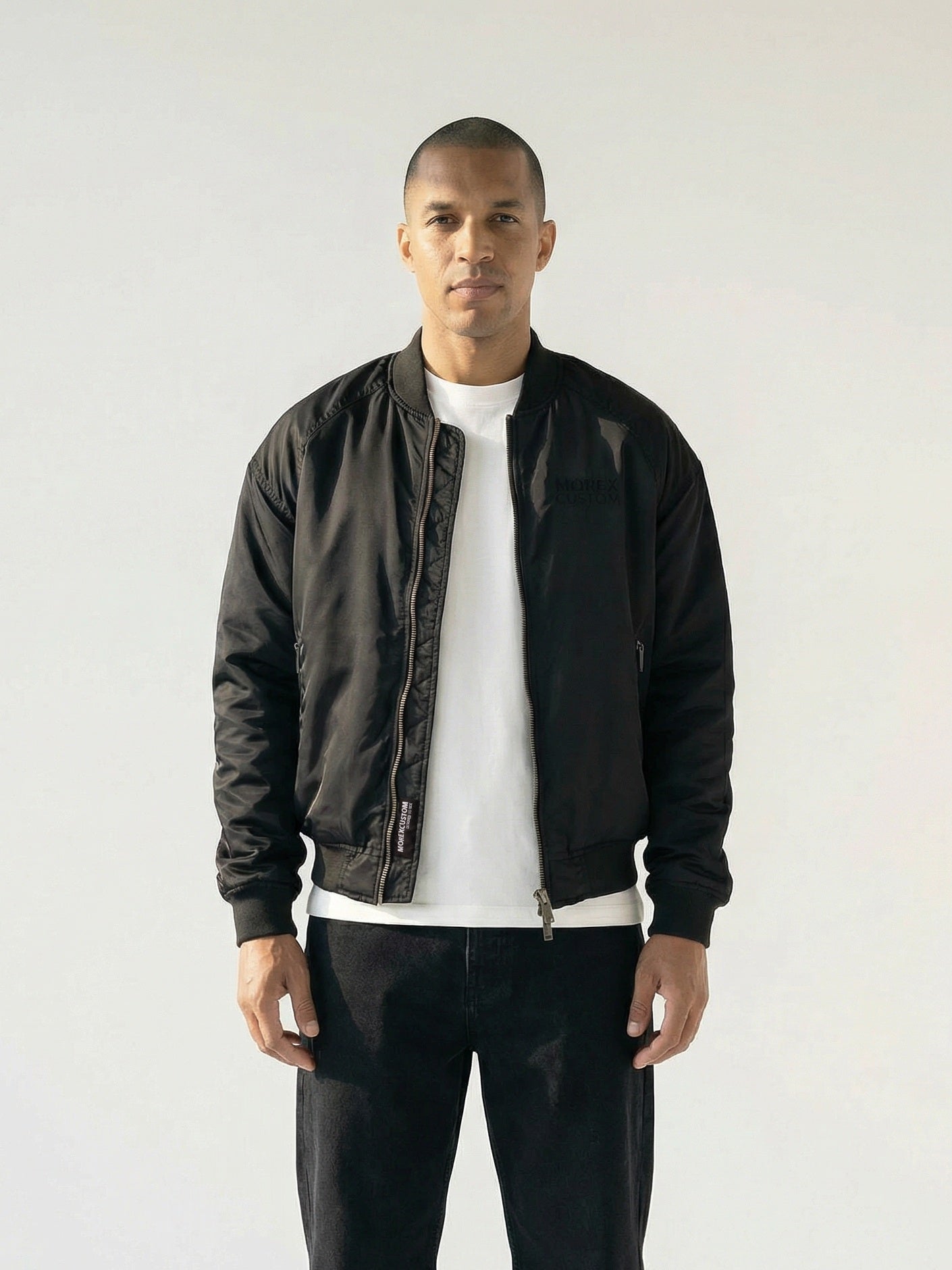 Blouson bomber noir Morex Custom au style lifestyle et vintage pour homme, vue de face.