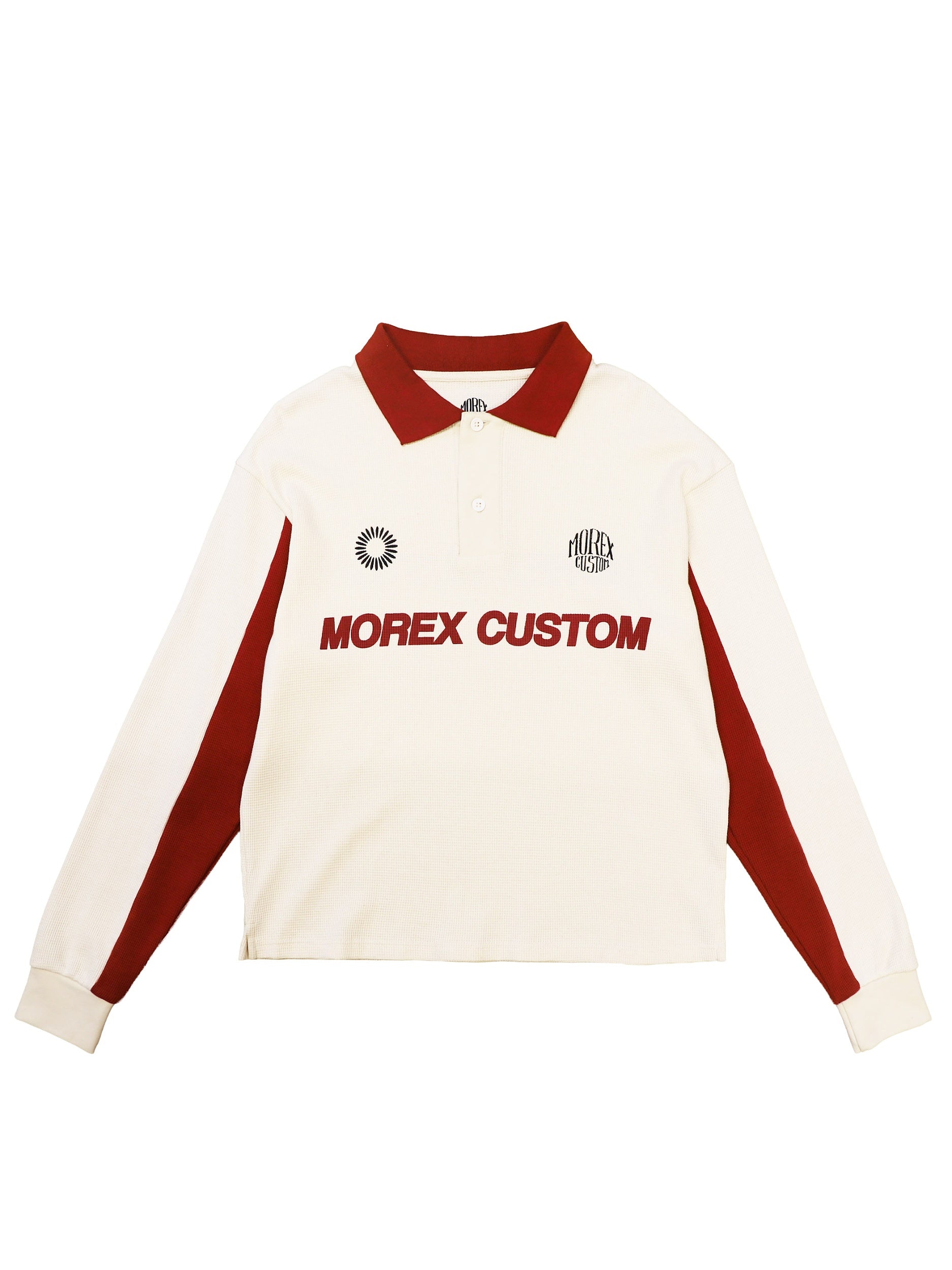 Polo à manches longues Morex Custom de couleur beige avec col et empiècements bordeaux, logo Morex Custom brodé sur la poitrine, style vintage et lifestyle moto.