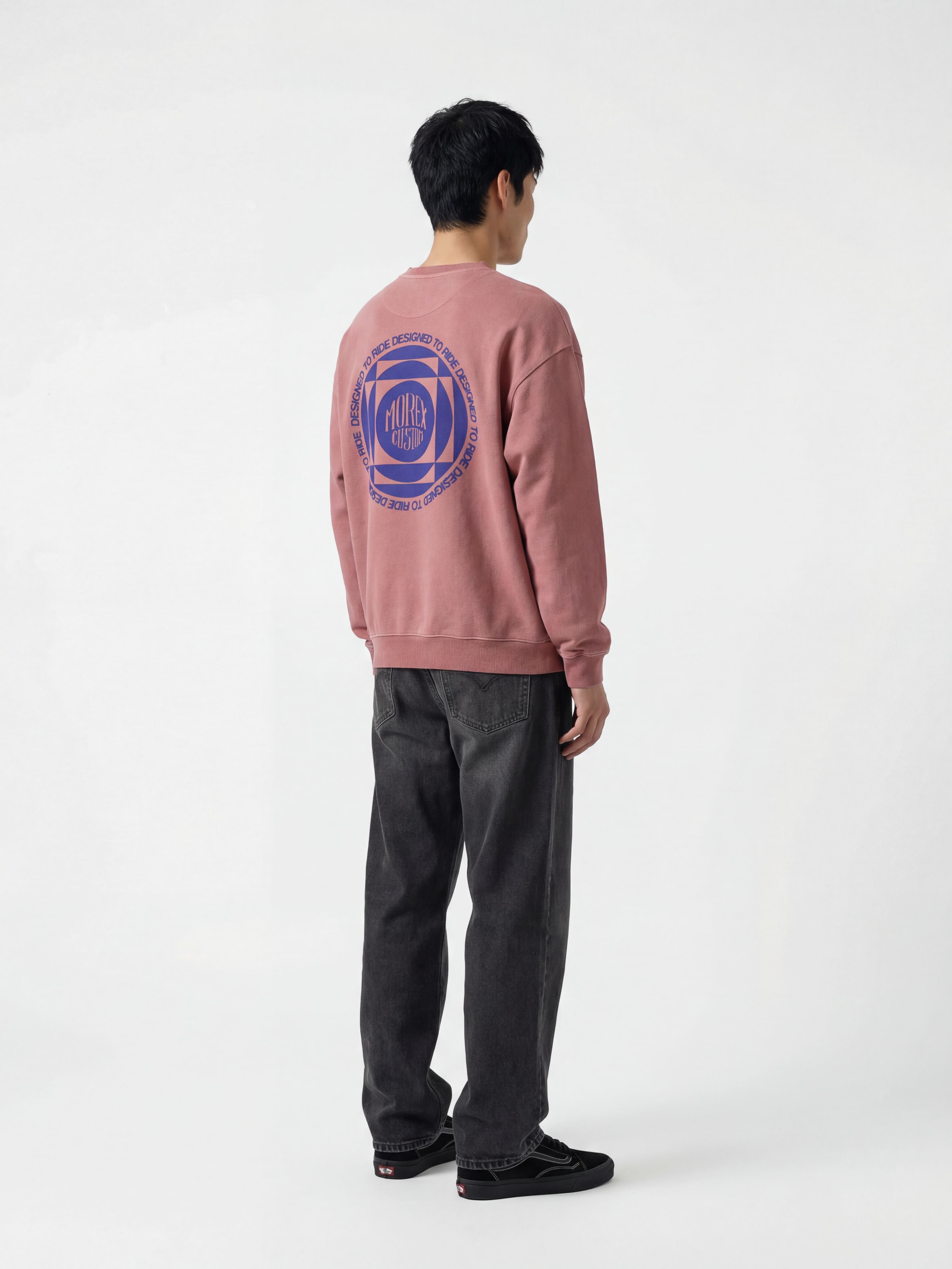 Sweatshirt à col rond rose délavé Morex Custom, une pièce lifestyle vintage et confortable au style moto custom.