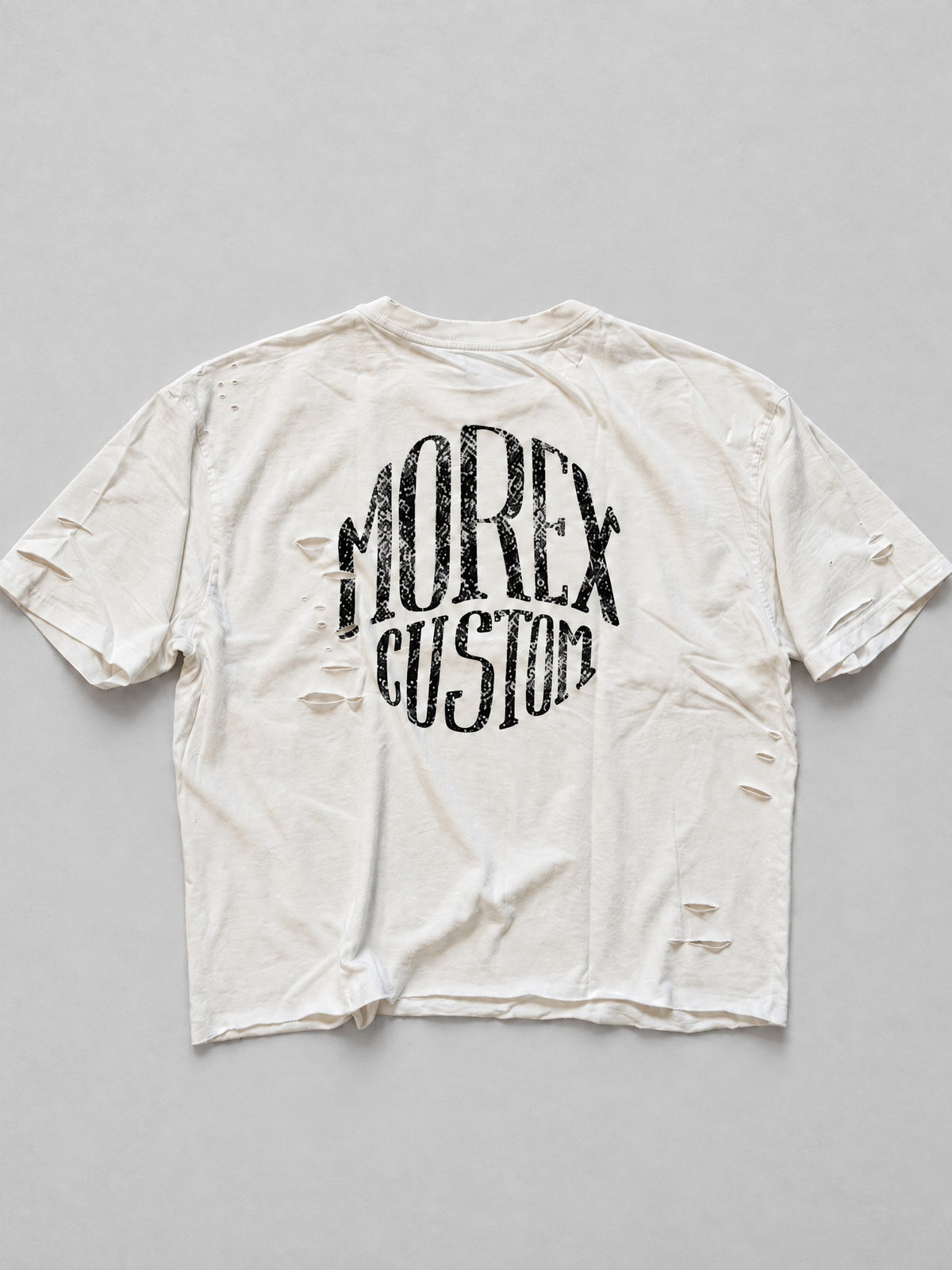 Dos du t-shirt destroyed Morex Custom couleur écru avec logo vintage vieilli, coupe ample esprit moto custom et streetwear