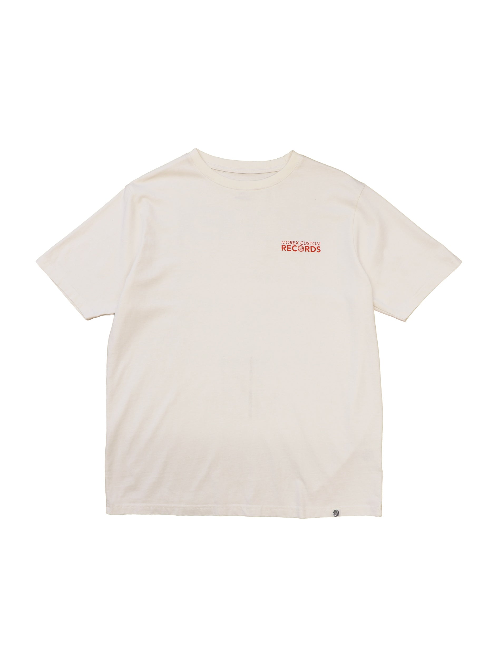 T-shirt blanc cassé de la marque Morex Custom avec un logo rouge brodé sur la poitrine, style moto et lifestyle.