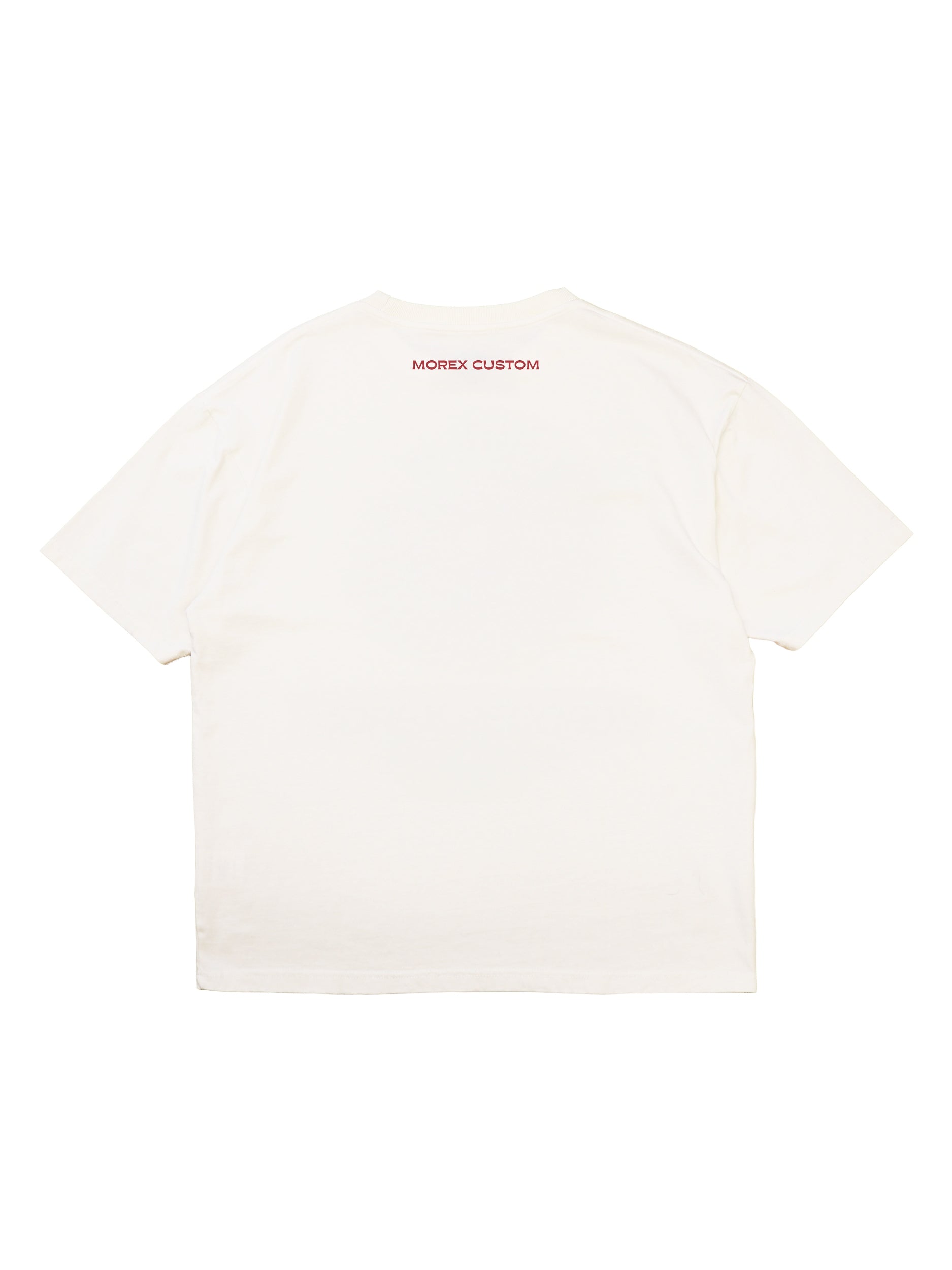 Vue arrière d'un t-shirt blanc Morex Custom avec une discrète inscription rouge au niveau de la nuque, style lifestyle et moto.