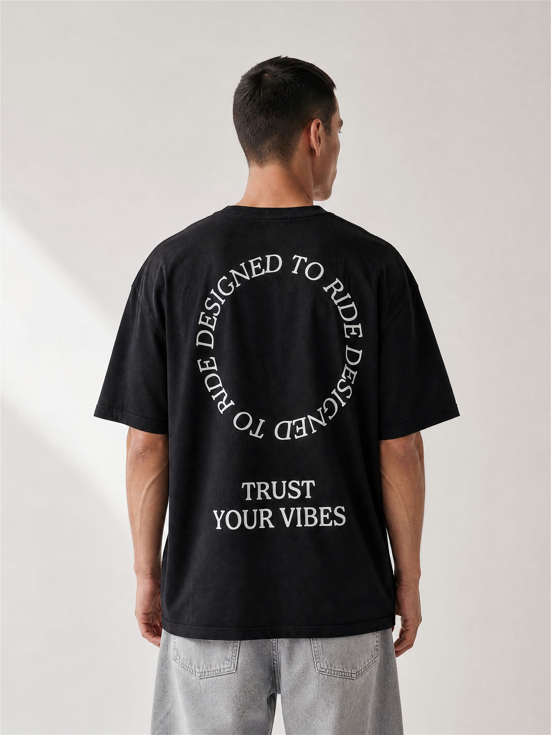 T-shirt Morex Custom noir pour homme avec imprimé 'Designed to Ride' et 'Trust Your Vibes' au dos, style moto et lifestyle.