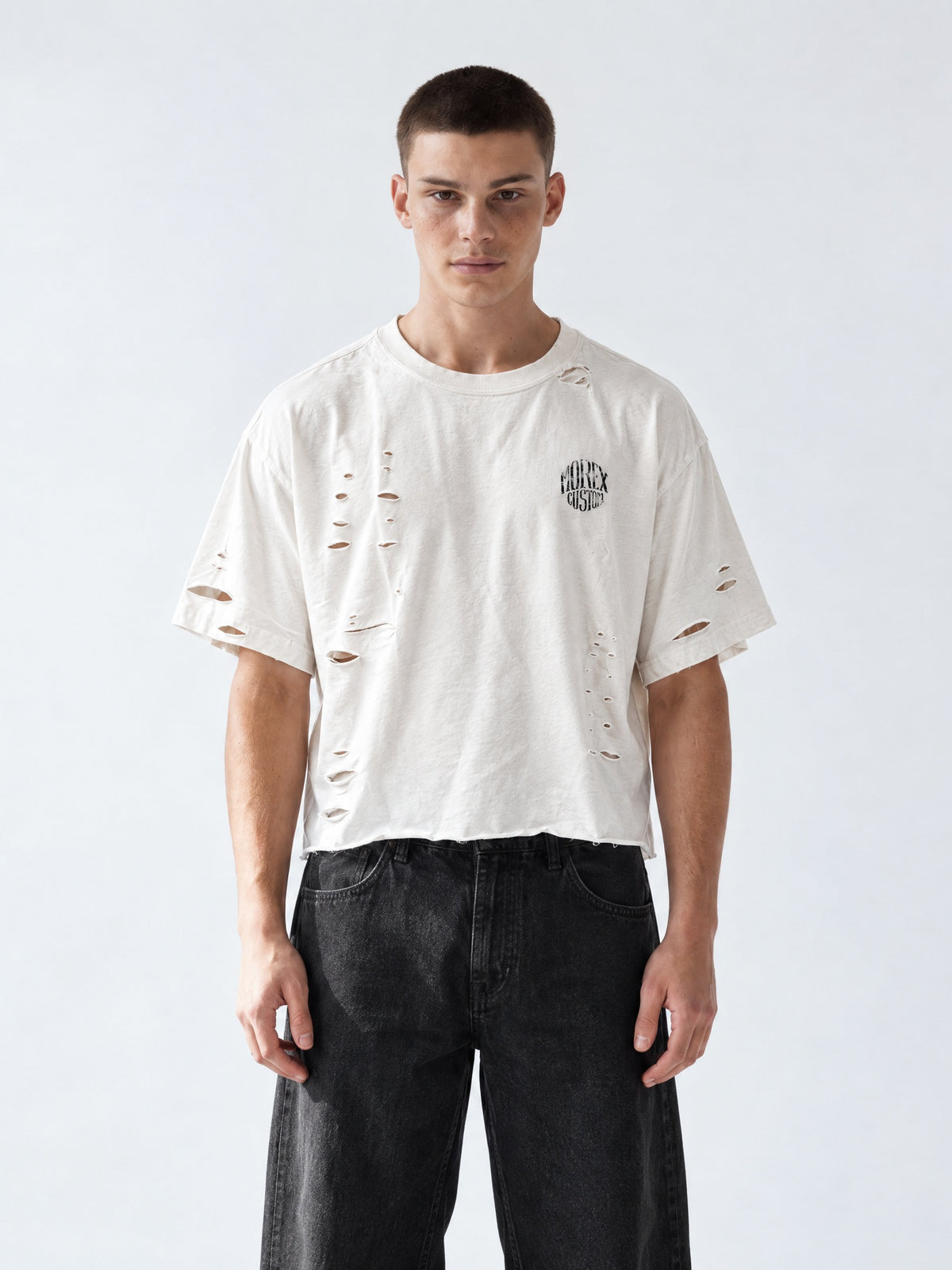 T-shirt oversize blanc effet vieilli et déchiré Morex Custom, coupe boxy décontractée style streetwear et moto lifestyle.